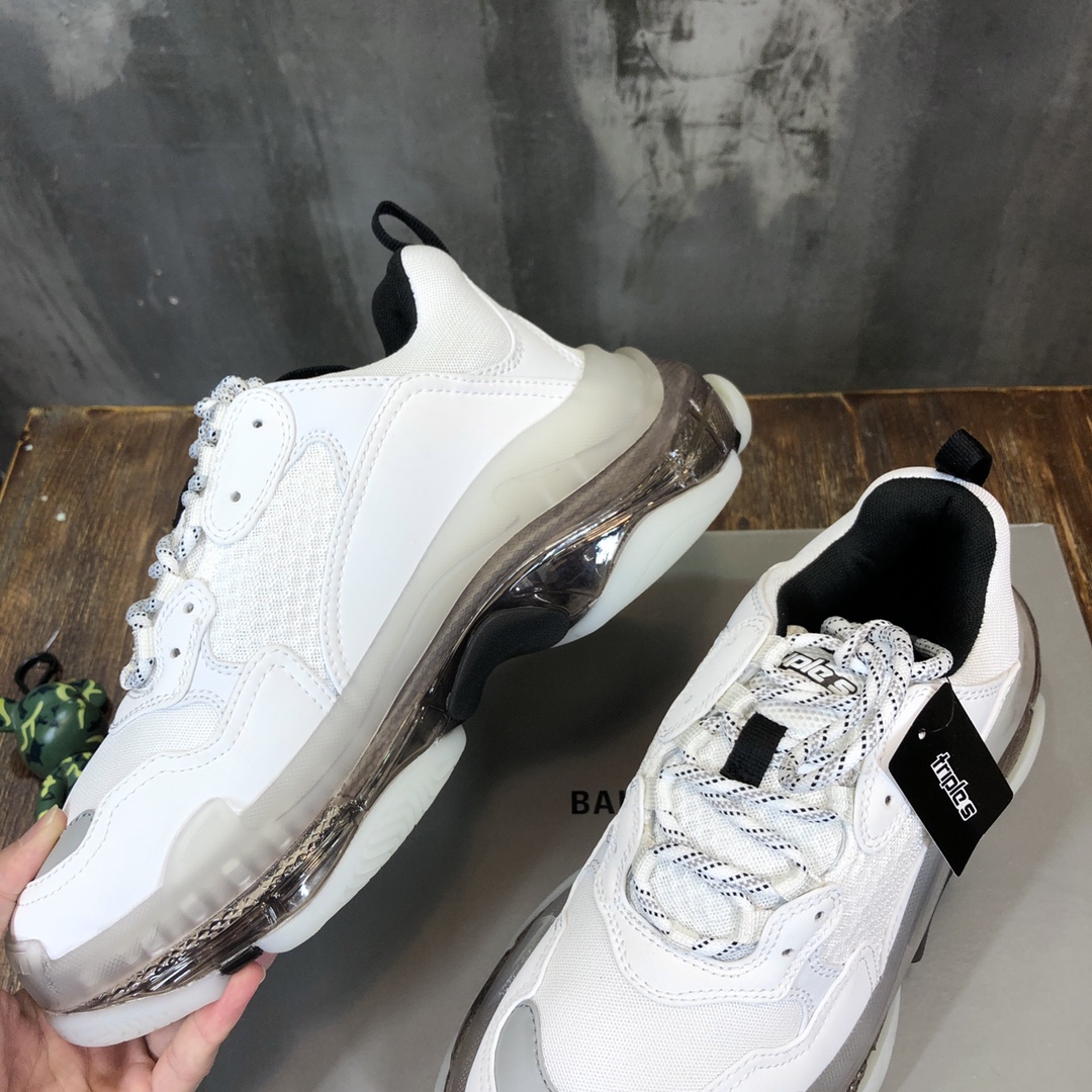 Balenciaga Triple S retro Clunky Sneakers in White