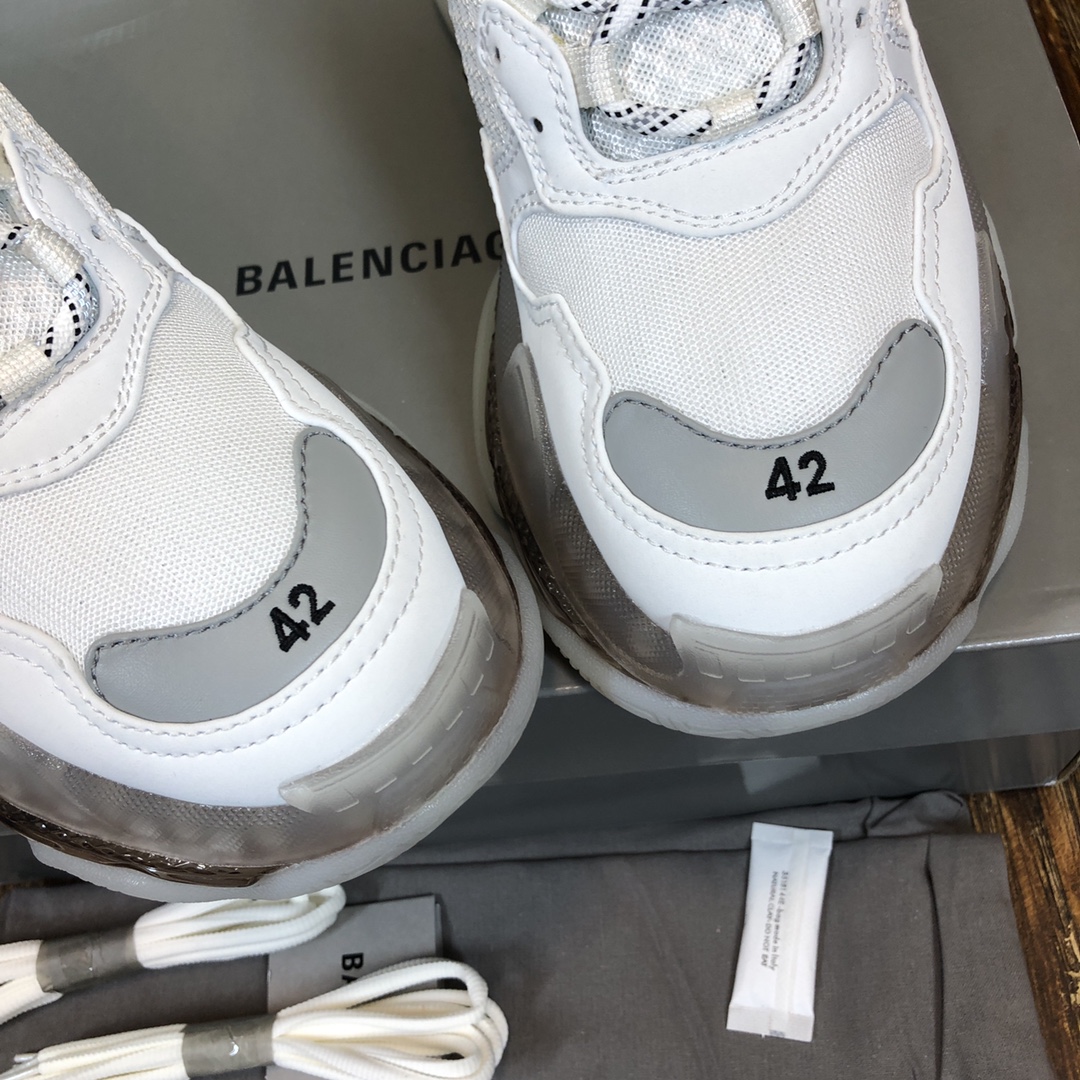 Balenciaga Triple S retro Clunky Sneakers in White