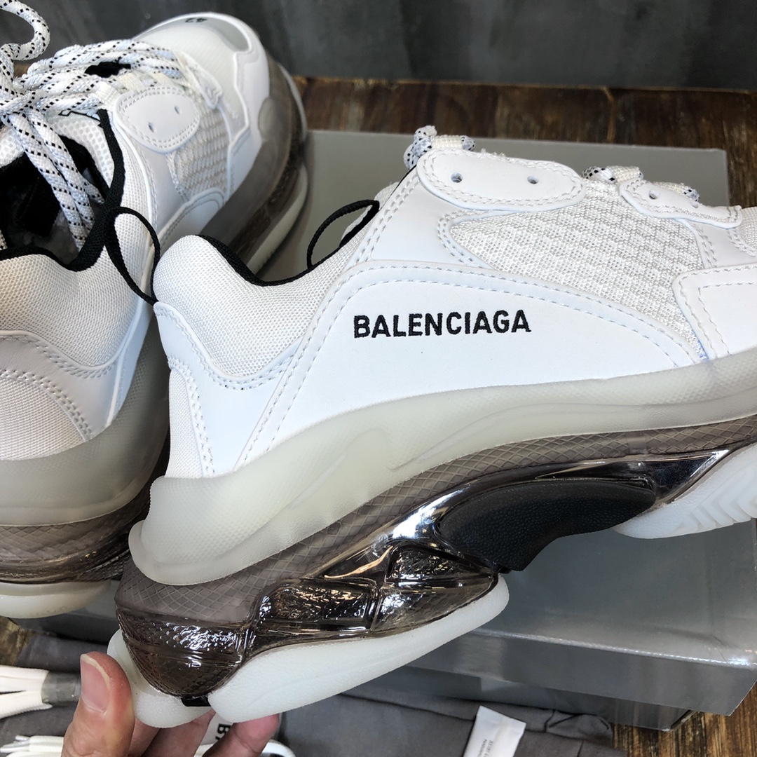 Balenciaga Triple S retro Clunky Sneakers in White