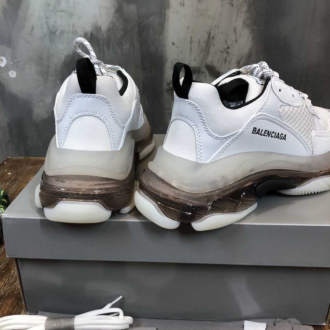 Balenciaga Triple S retro Clunky Sneakers in White