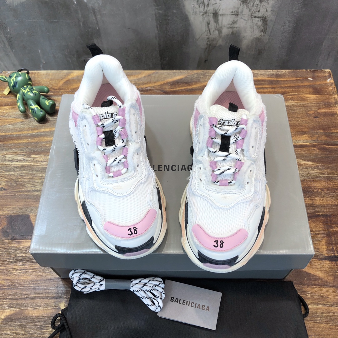 Balenciaga Triple S retro Clunky Sneakers in White