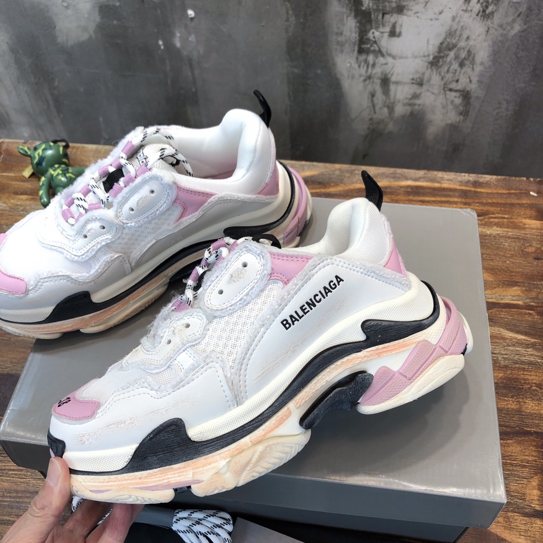 Balenciaga Triple S retro Clunky Sneakers in White