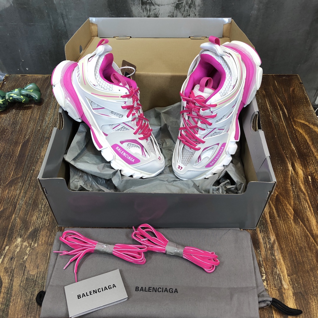 Balenciaga Triple S retro Clunky Sneakers in White