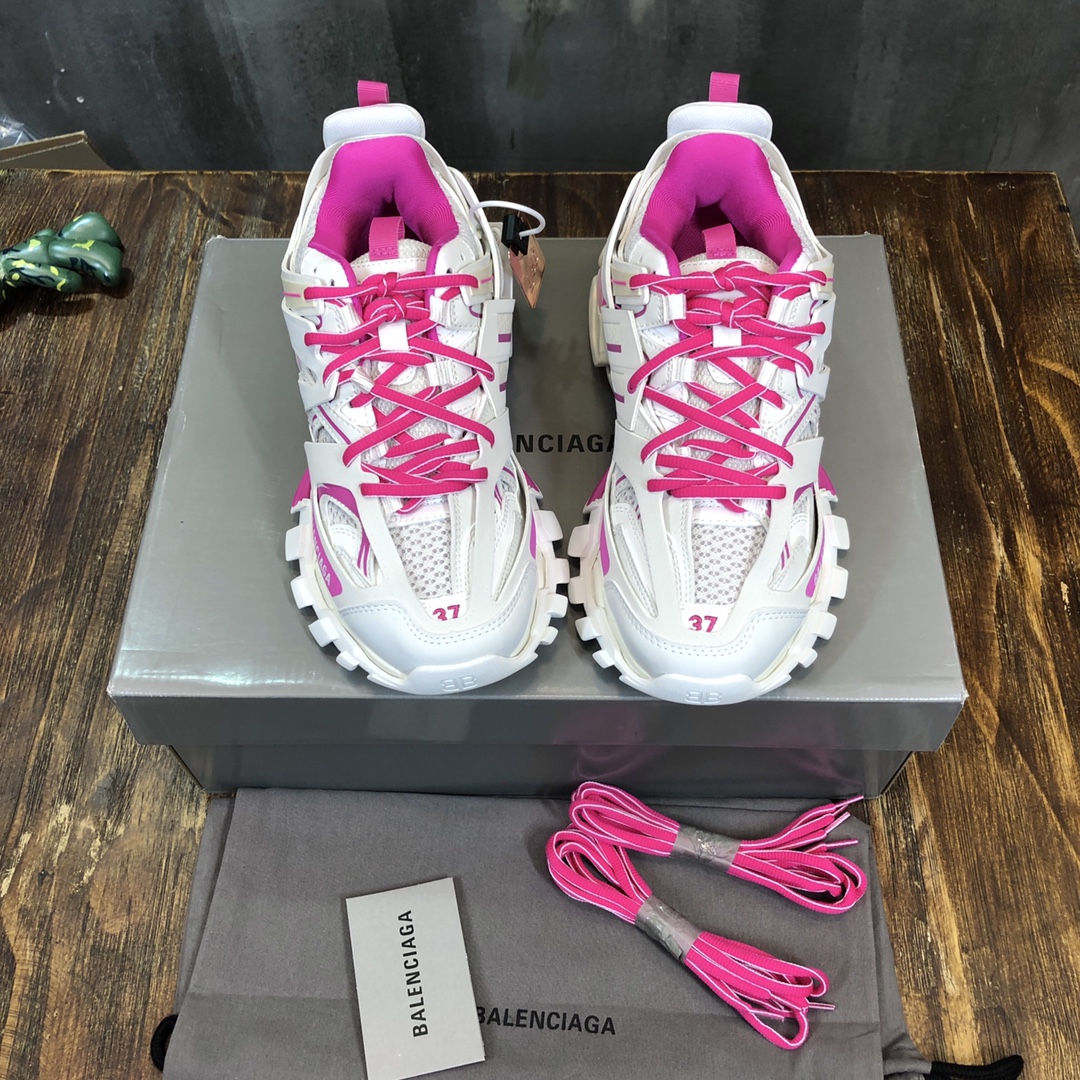 Balenciaga Triple S retro Clunky Sneakers in White