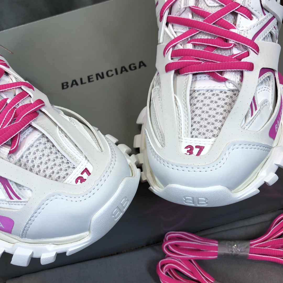 Balenciaga Triple S retro Clunky Sneakers in White