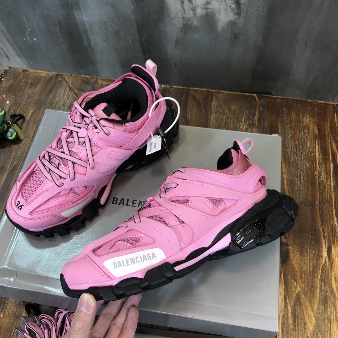 Balenciaga Triple S retro Clunky Sneakers in Pink