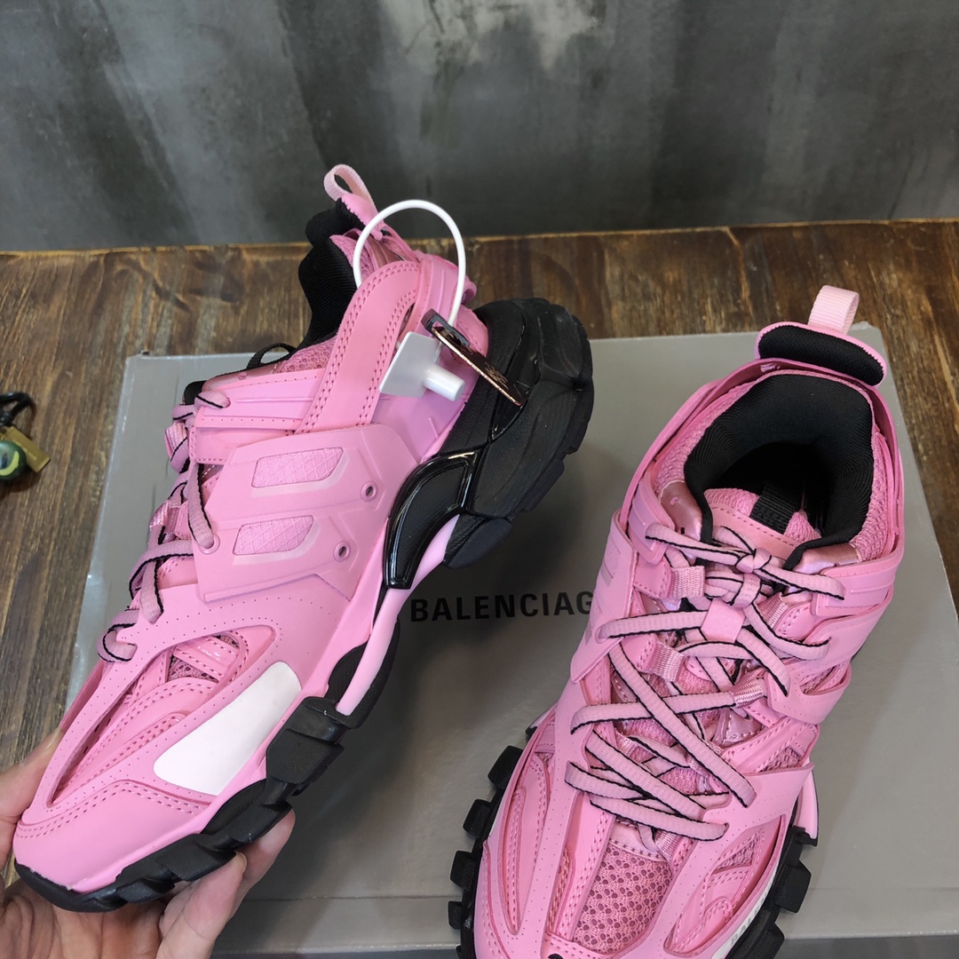 Balenciaga Triple S retro Clunky Sneakers in Pink