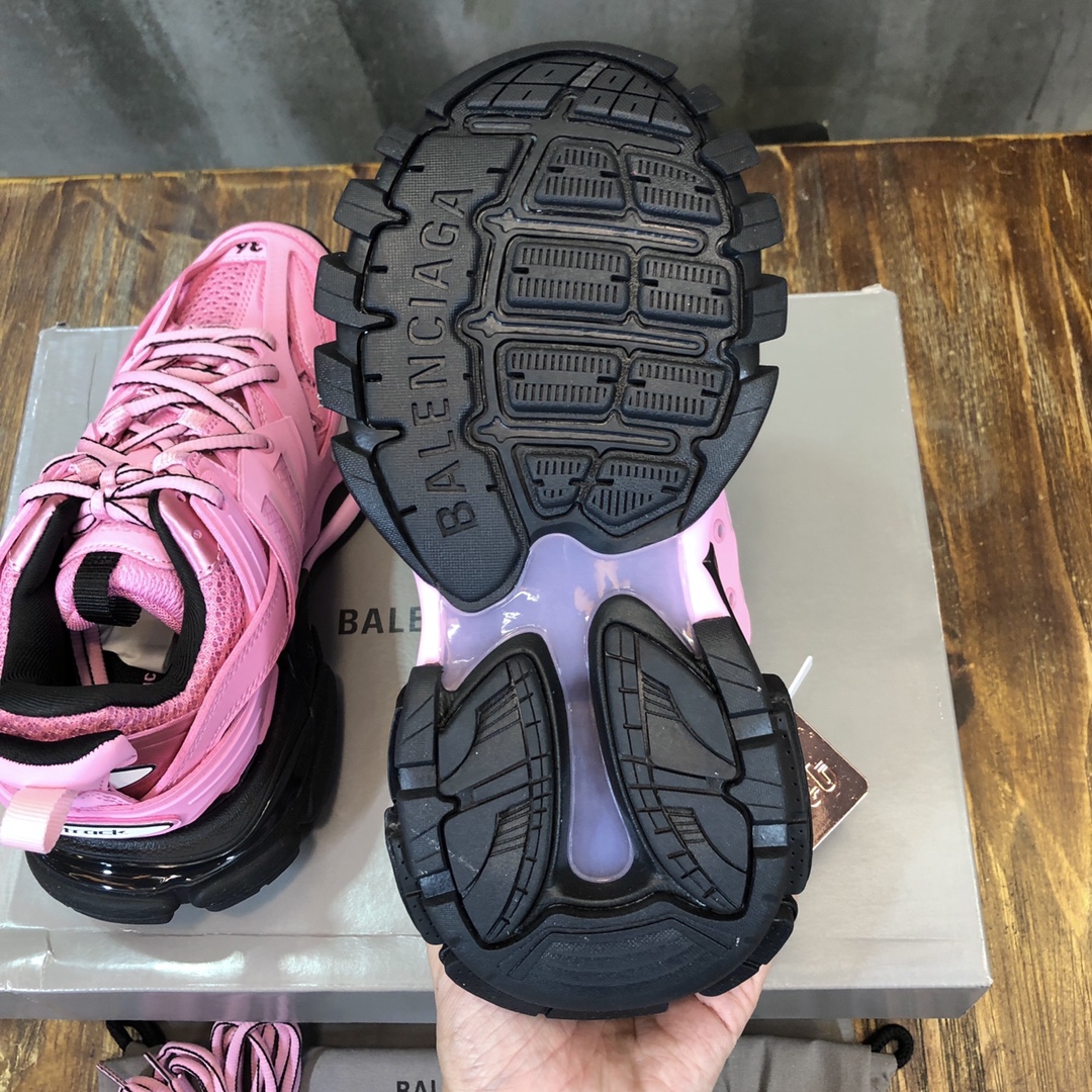 Balenciaga Triple S retro Clunky Sneakers in Pink