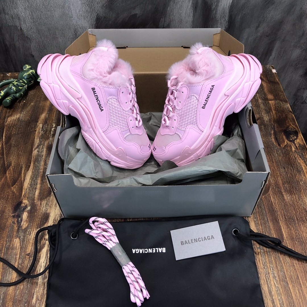 Balenciaga Triple S retro Clunky Sneakers in Pink