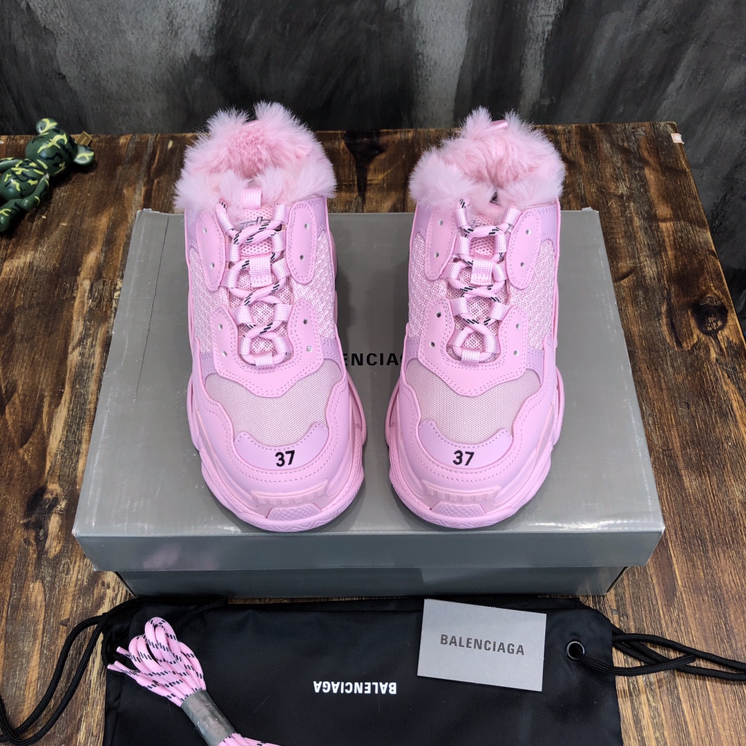 Balenciaga Triple S retro Clunky Sneakers in Pink