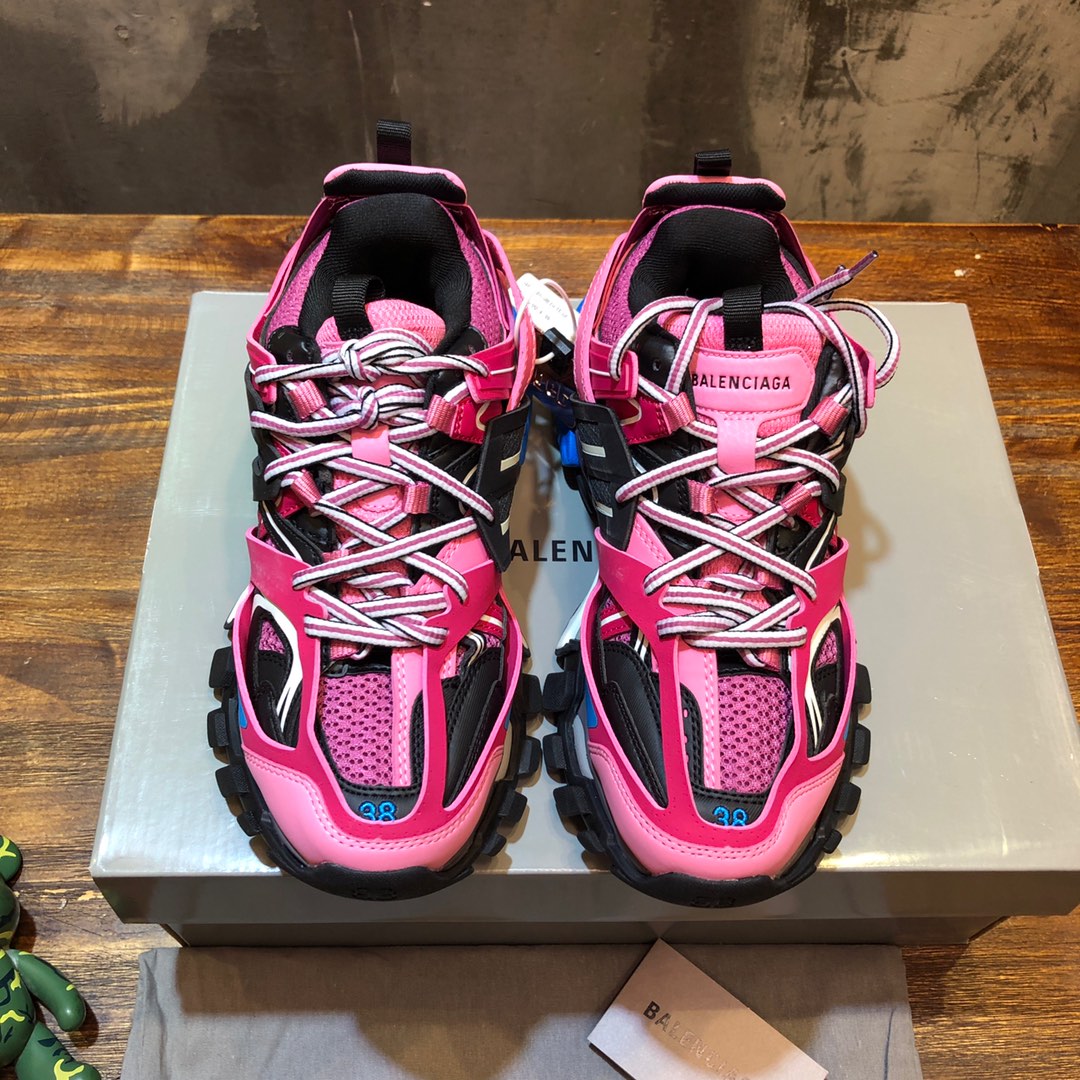 Balenciaga Triple S retro Clunky Sneakers in Pink