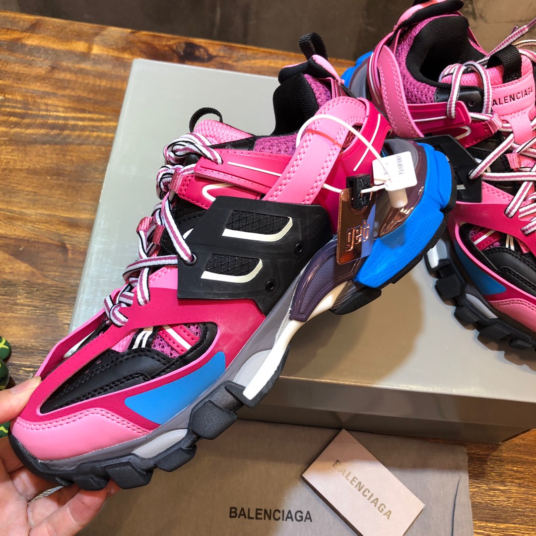 Balenciaga Triple S retro Clunky Sneakers in Pink