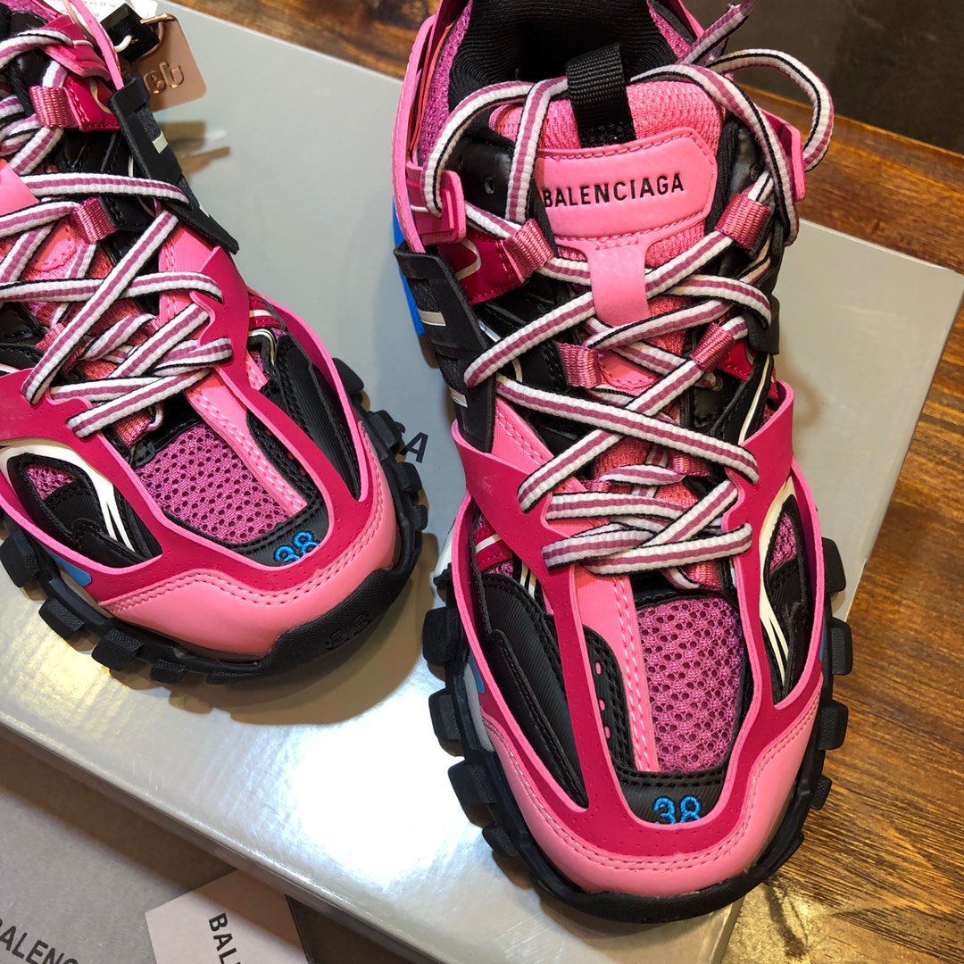 Balenciaga Triple S retro Clunky Sneakers in Pink