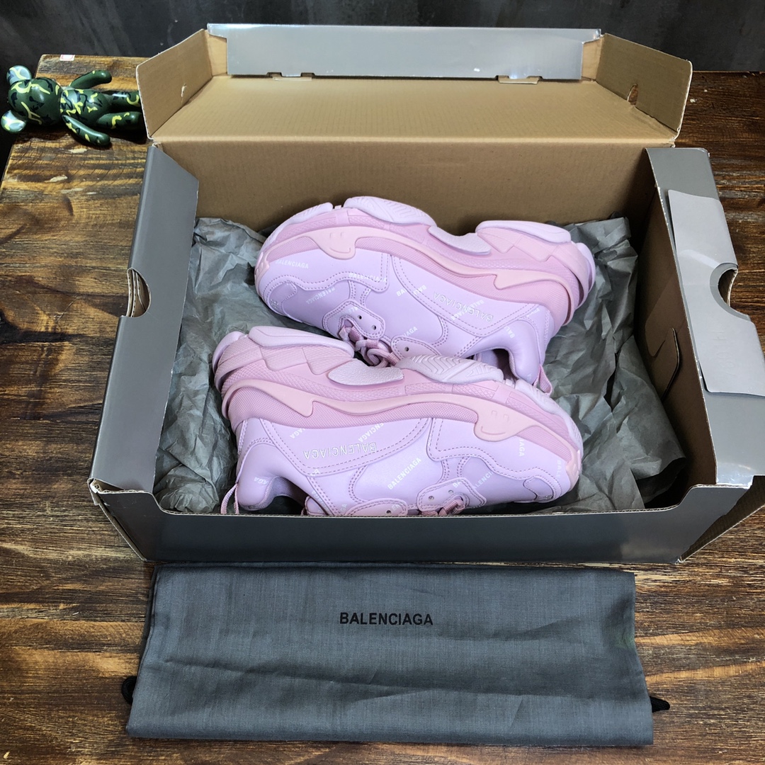 Balenciaga Triple S retro Clunky Sneakers in Pink