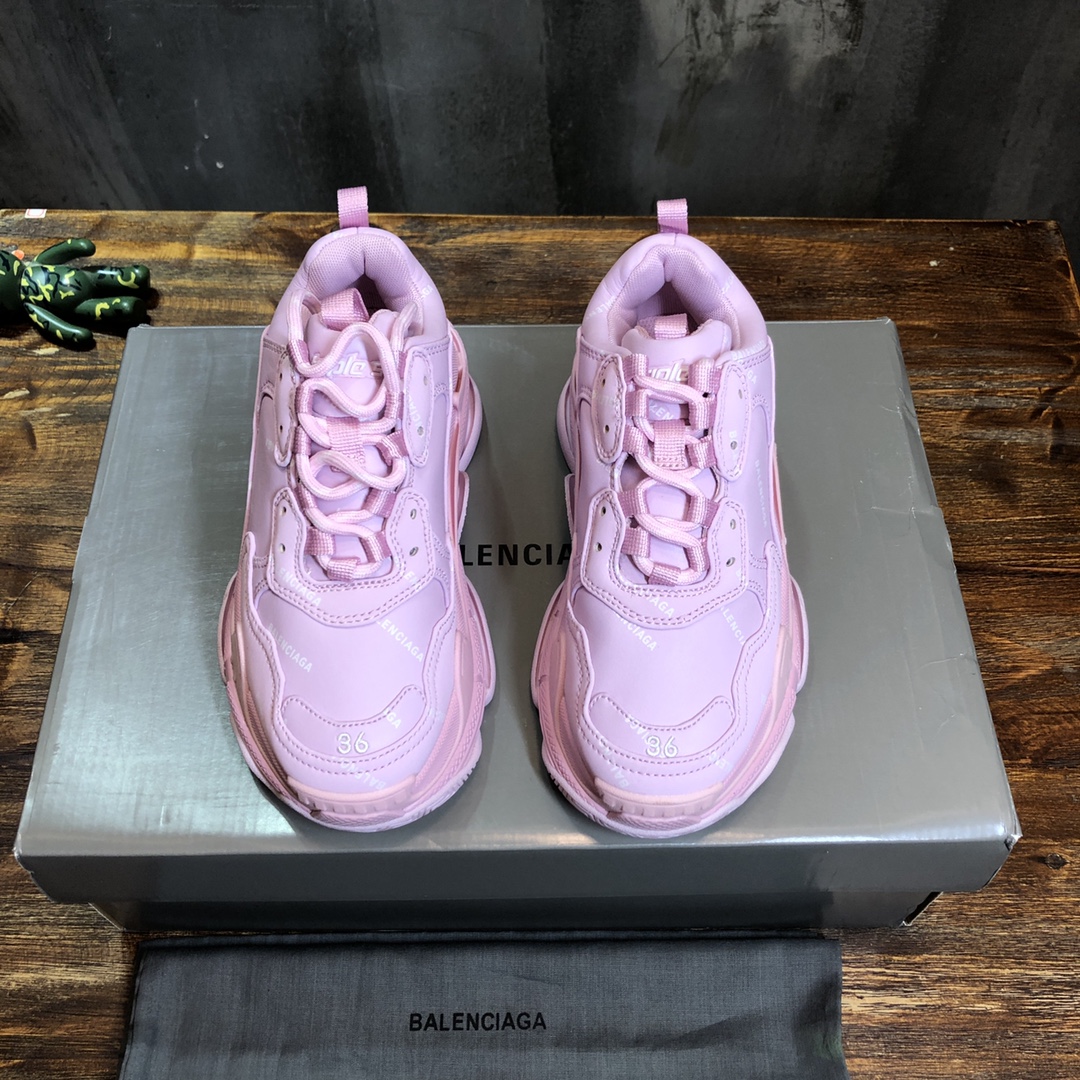 Balenciaga Triple S retro Clunky Sneakers in Pink