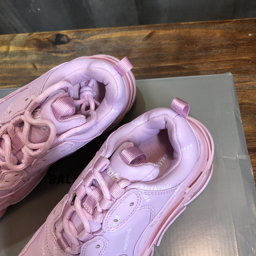 Balenciaga Triple S retro Clunky Sneakers in Pink