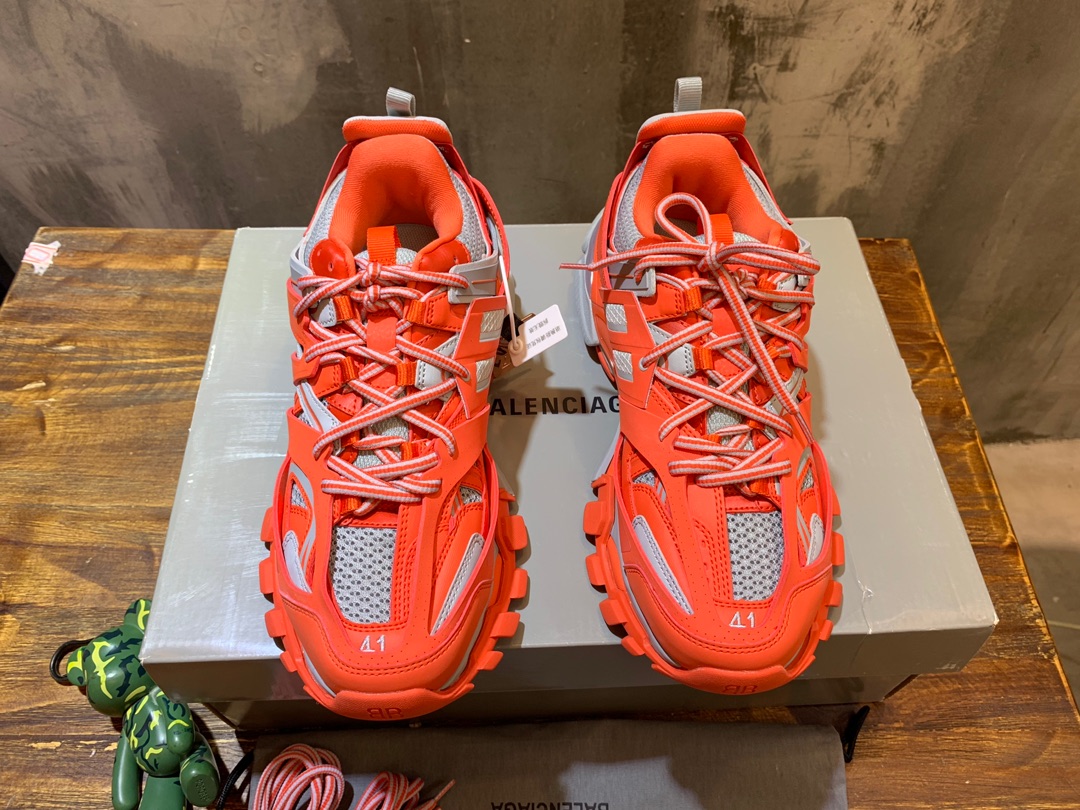 Balenciaga Triple S retro Clunky Sneakers in Orange