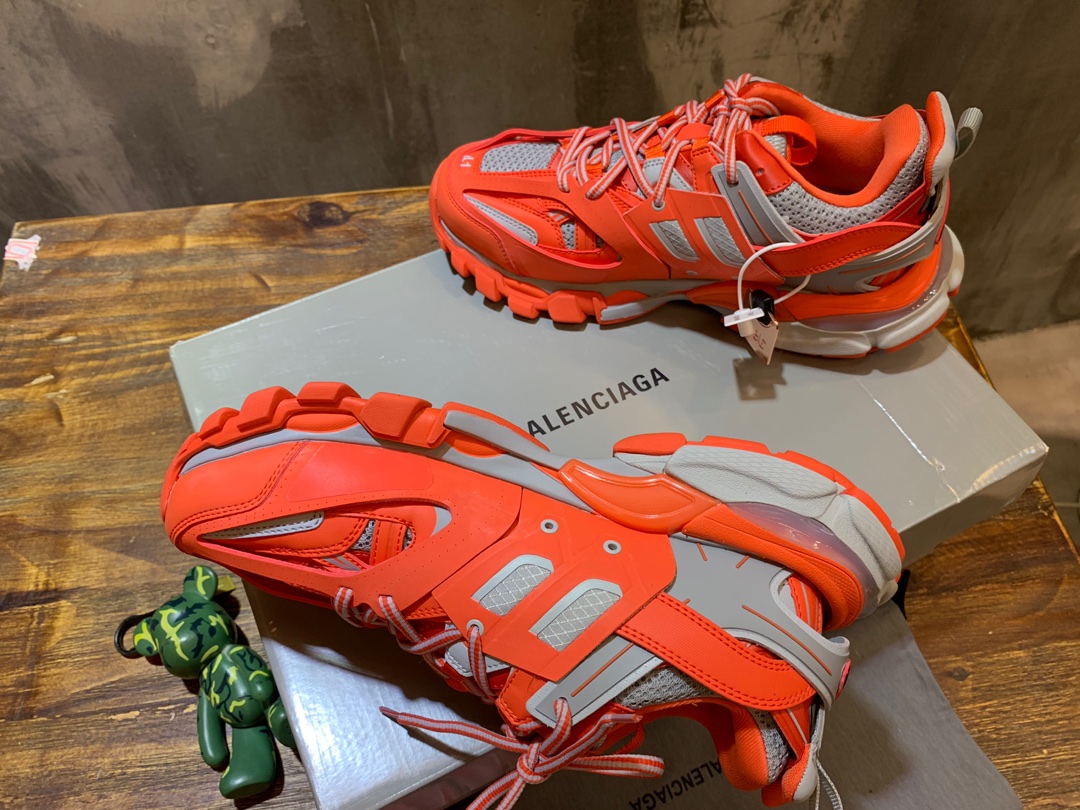 Balenciaga Triple S retro Clunky Sneakers in Orange