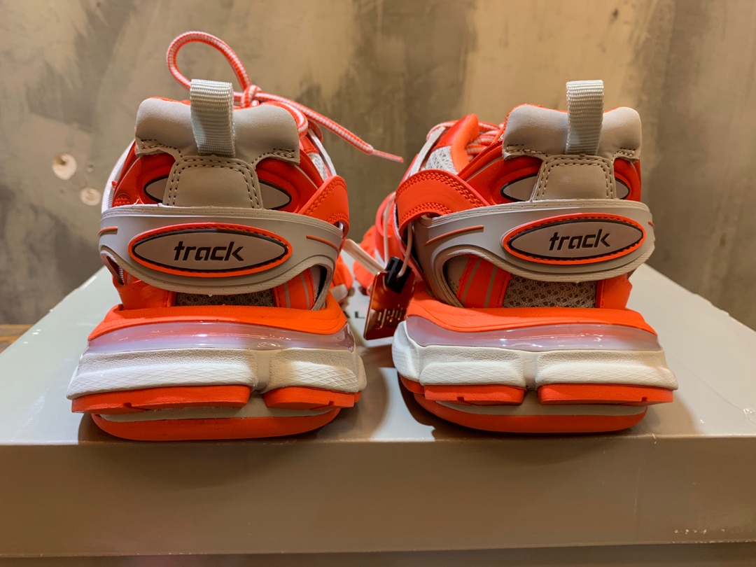 Balenciaga Triple S retro Clunky Sneakers in Orange