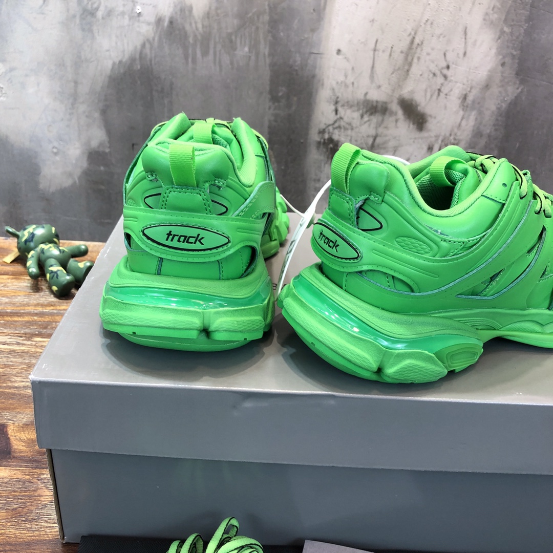 Balenciaga Triple S retro Clunky Sneakers in Green