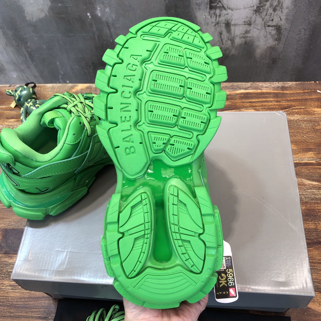 Balenciaga Triple S retro Clunky Sneakers in Green