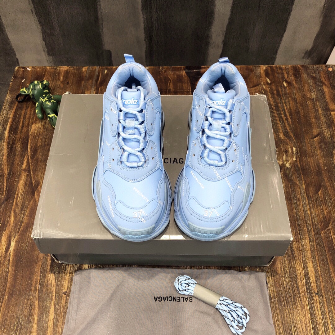 Balenciaga Triple S retro Clunky Sneakers in Blue