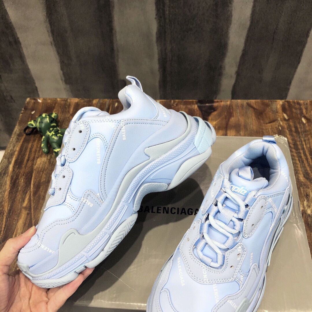 Balenciaga Triple S retro Clunky Sneakers in Blue