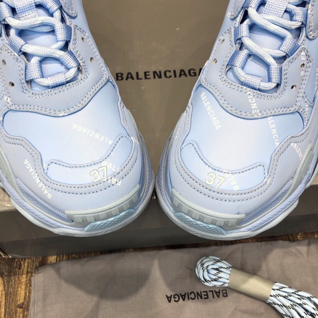 Balenciaga Triple S retro Clunky Sneakers in Blue