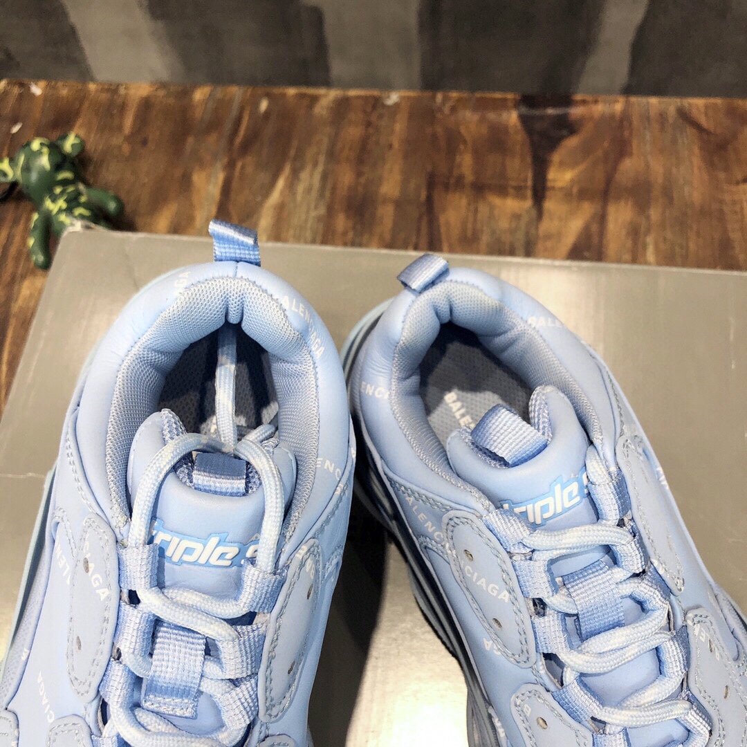 Balenciaga Triple S retro Clunky Sneakers in Blue