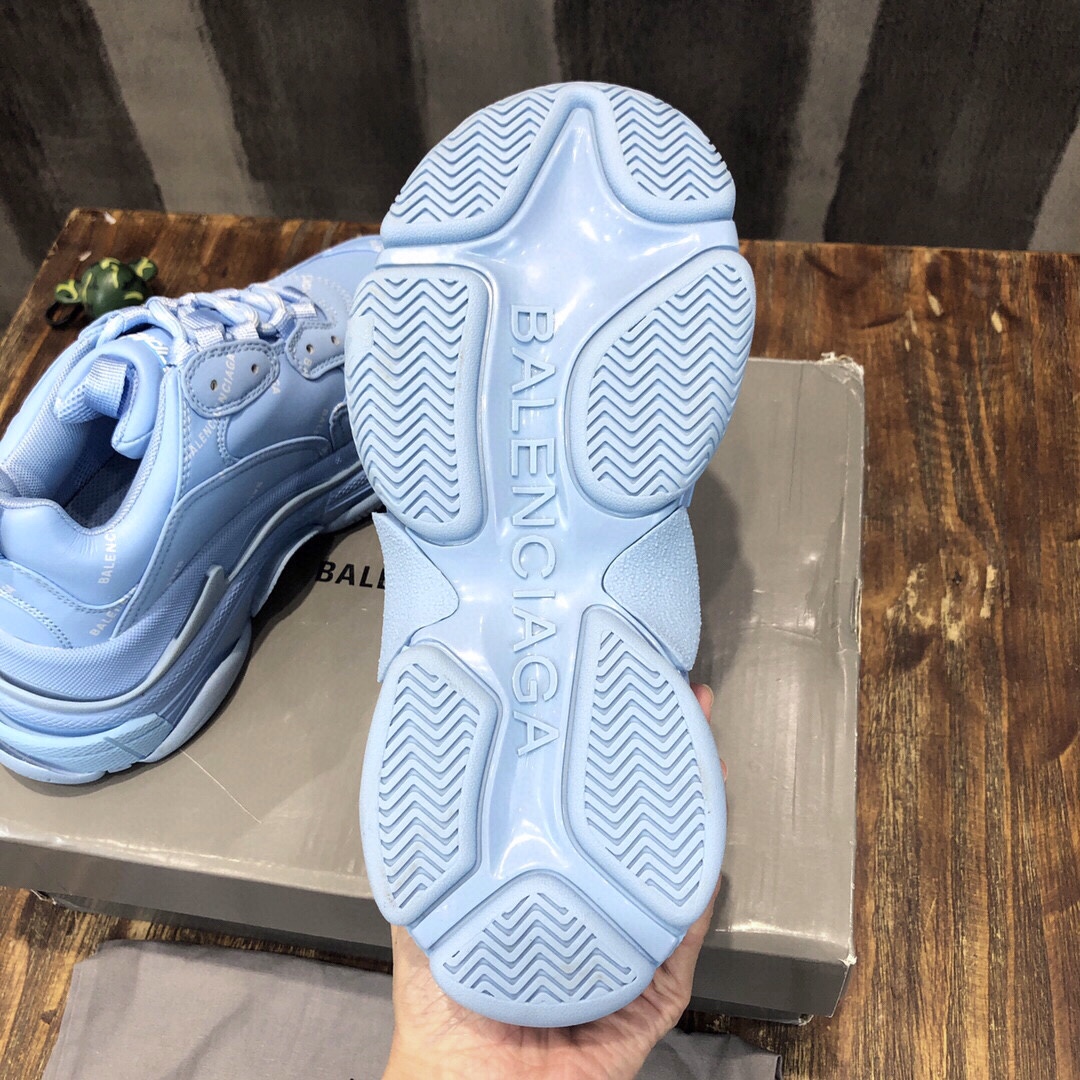 Balenciaga Triple S retro Clunky Sneakers in Blue