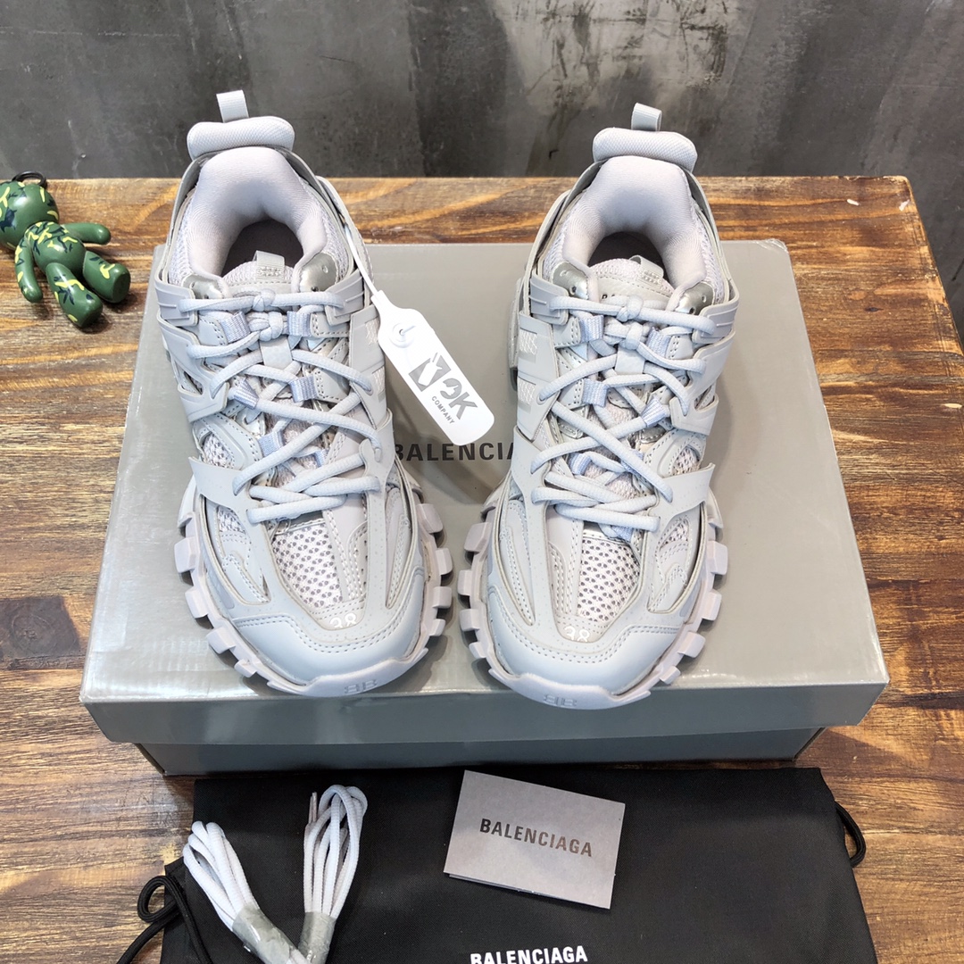 Balenciaga Triple S retro Clunky Sneakers in blue