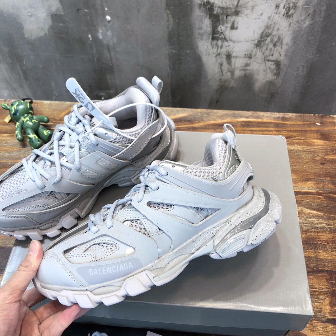 Balenciaga Triple S retro Clunky Sneakers in blue