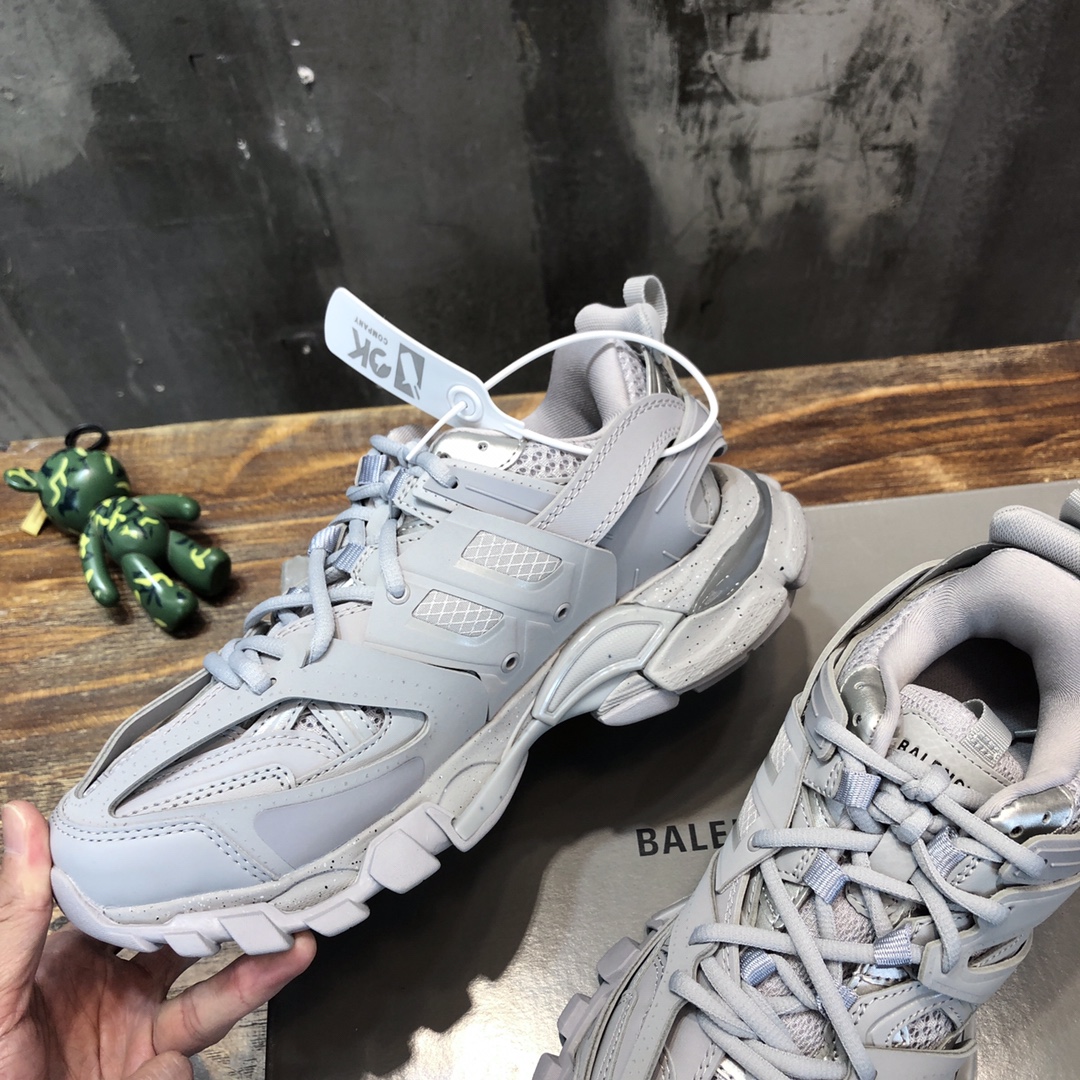 Balenciaga Triple S retro Clunky Sneakers in blue