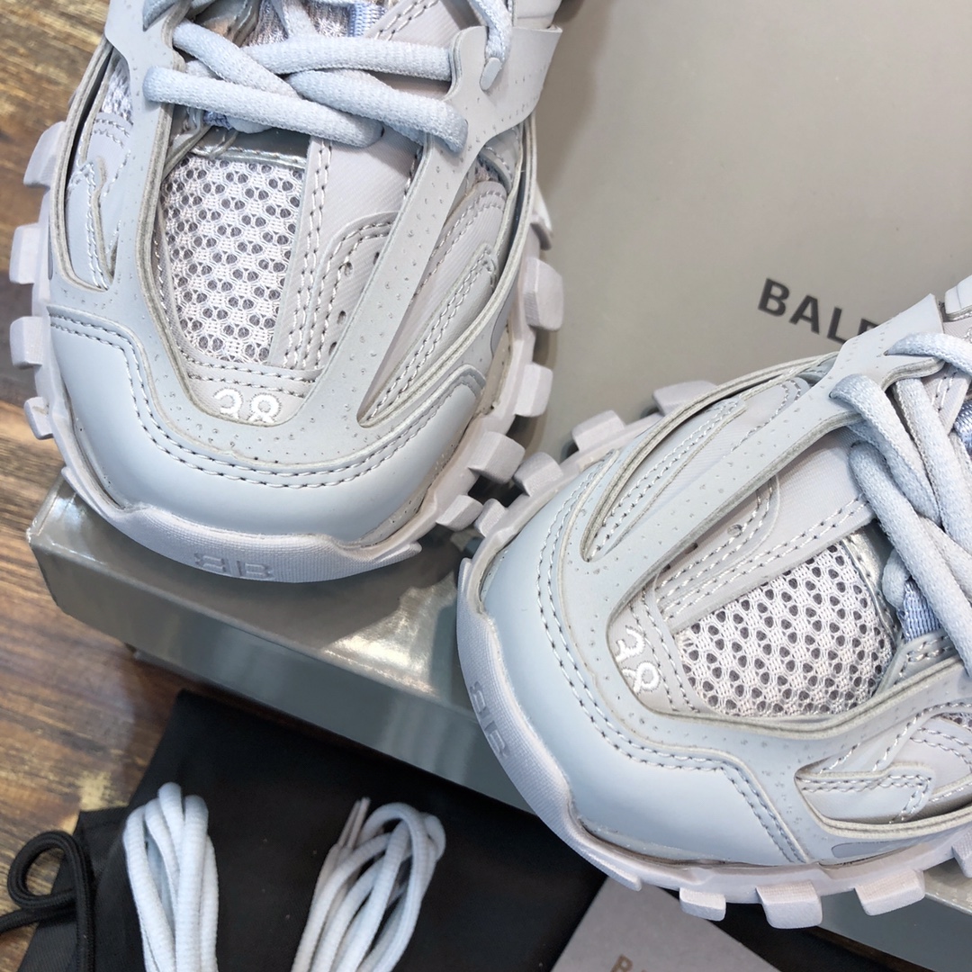 Balenciaga Triple S retro Clunky Sneakers in blue