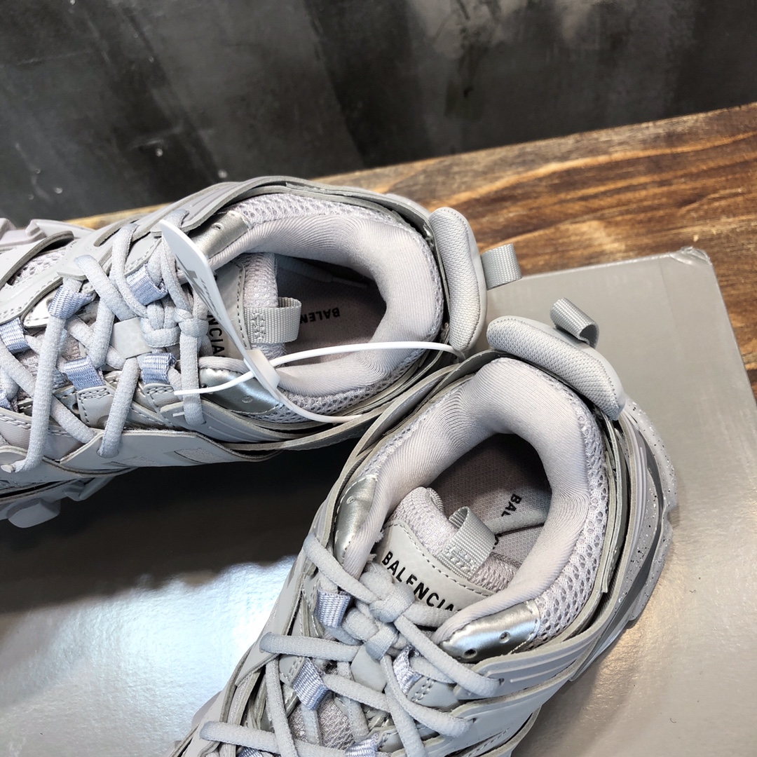 Balenciaga Triple S retro Clunky Sneakers in blue