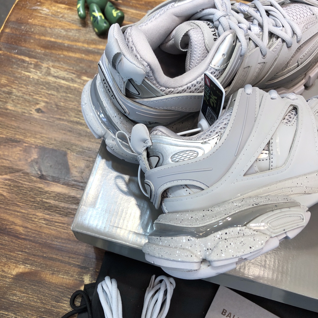 Balenciaga Triple S retro Clunky Sneakers in blue