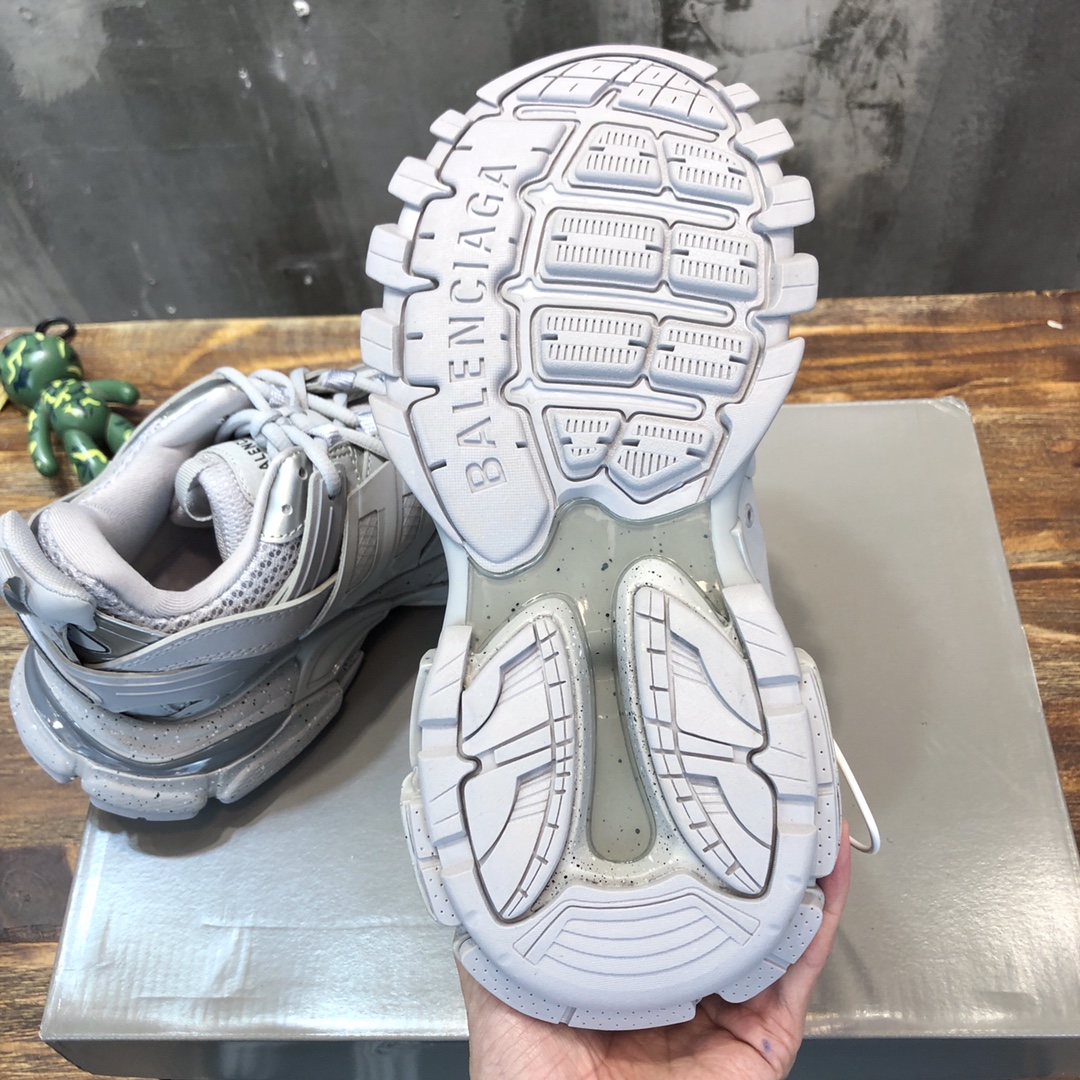 Balenciaga Triple S retro Clunky Sneakers in blue