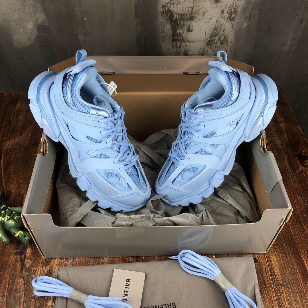 Balenciaga Triple S retro Clunky Sneakers in Blue