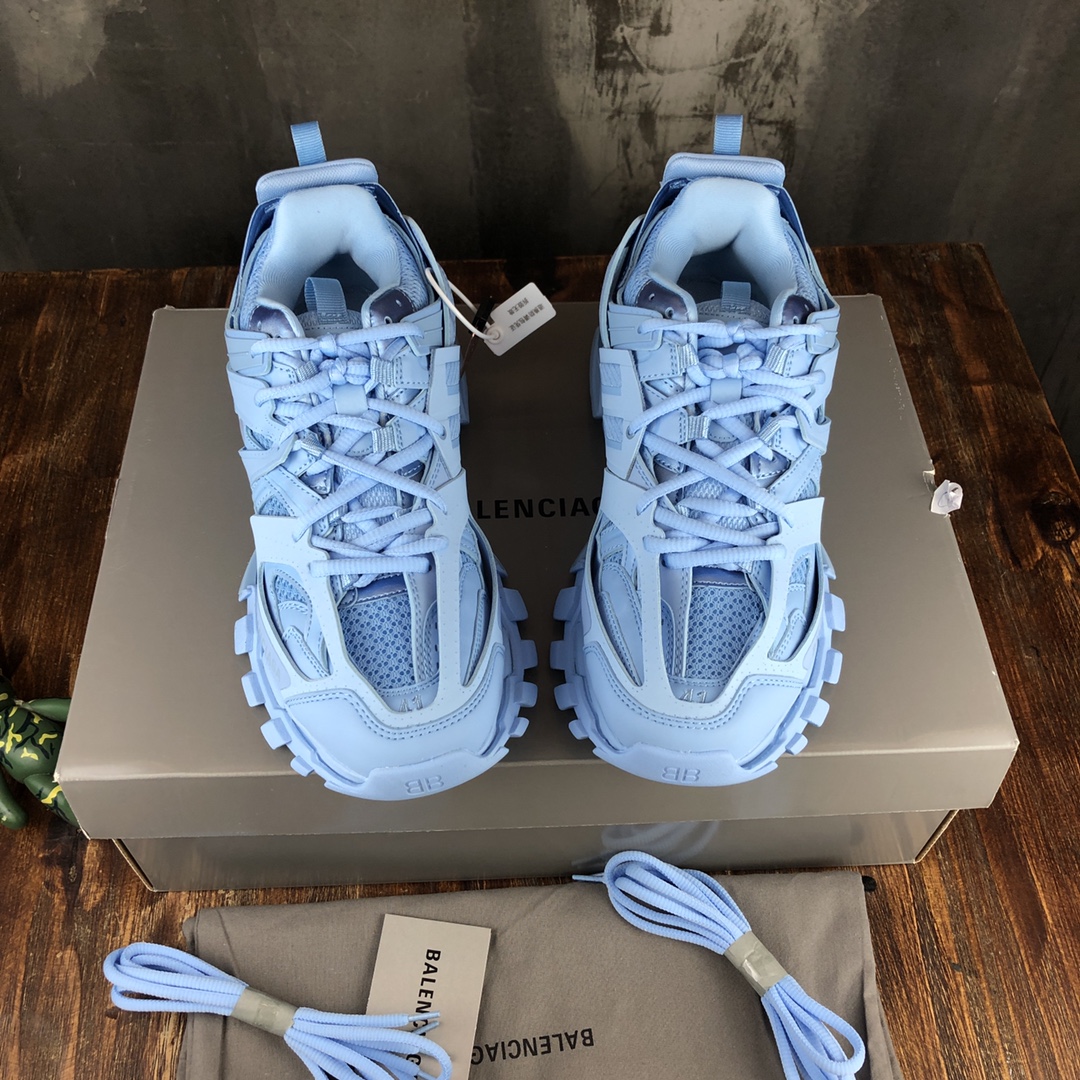 Balenciaga Triple S retro Clunky Sneakers in Blue