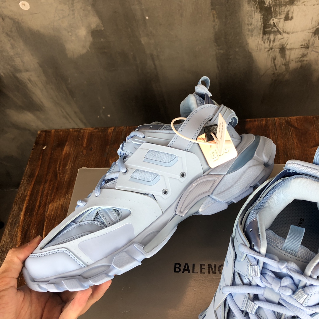 Balenciaga Triple S retro Clunky Sneakers in Blue