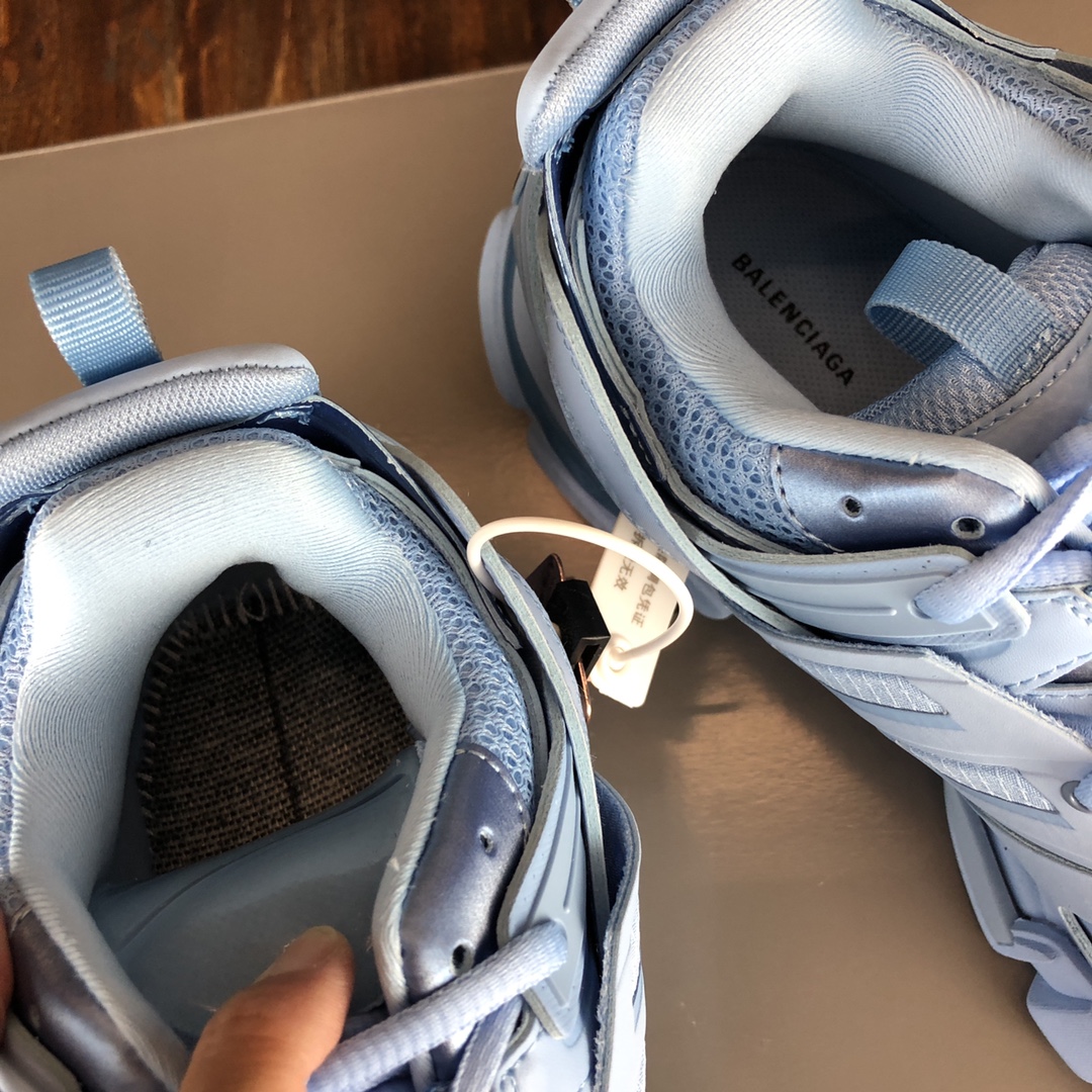 Balenciaga Triple S retro Clunky Sneakers in Blue