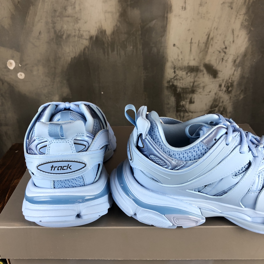 Balenciaga Triple S retro Clunky Sneakers in Blue