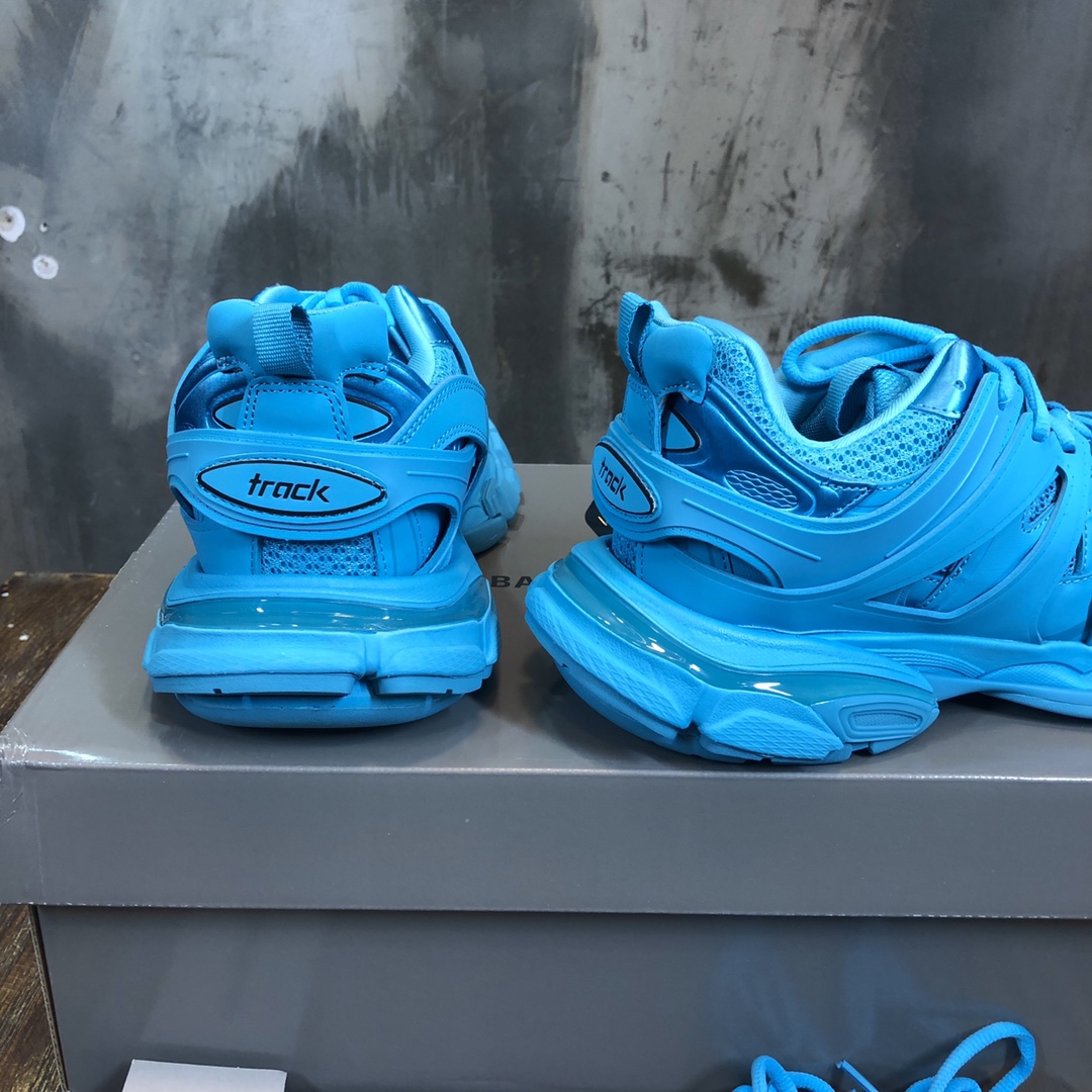 Balenciaga Triple S retro Clunky Sneakers in Blue