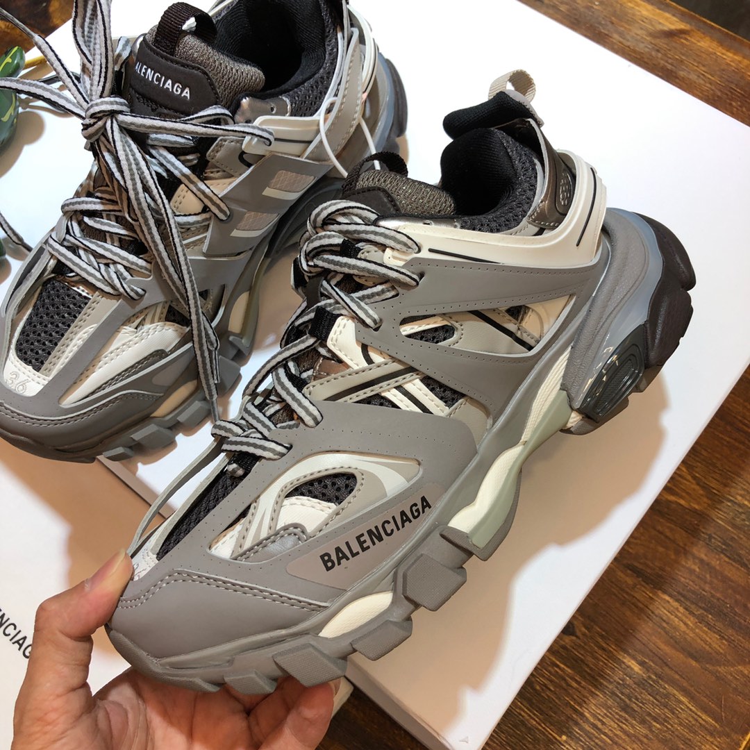 Balenciaga Triple S retro Clunky Sneakers in Black