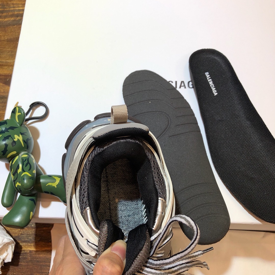 Balenciaga Triple S retro Clunky Sneakers in Black