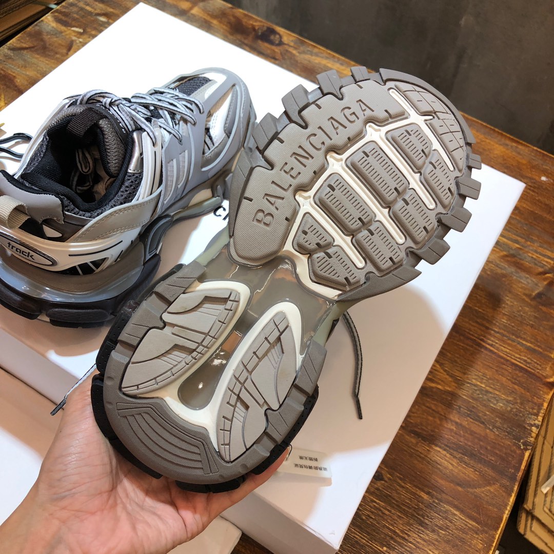 Balenciaga Triple S retro Clunky Sneakers in Black