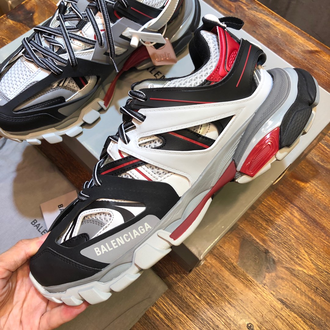 Balenciaga Triple S retro Clunky Sneakers in Black