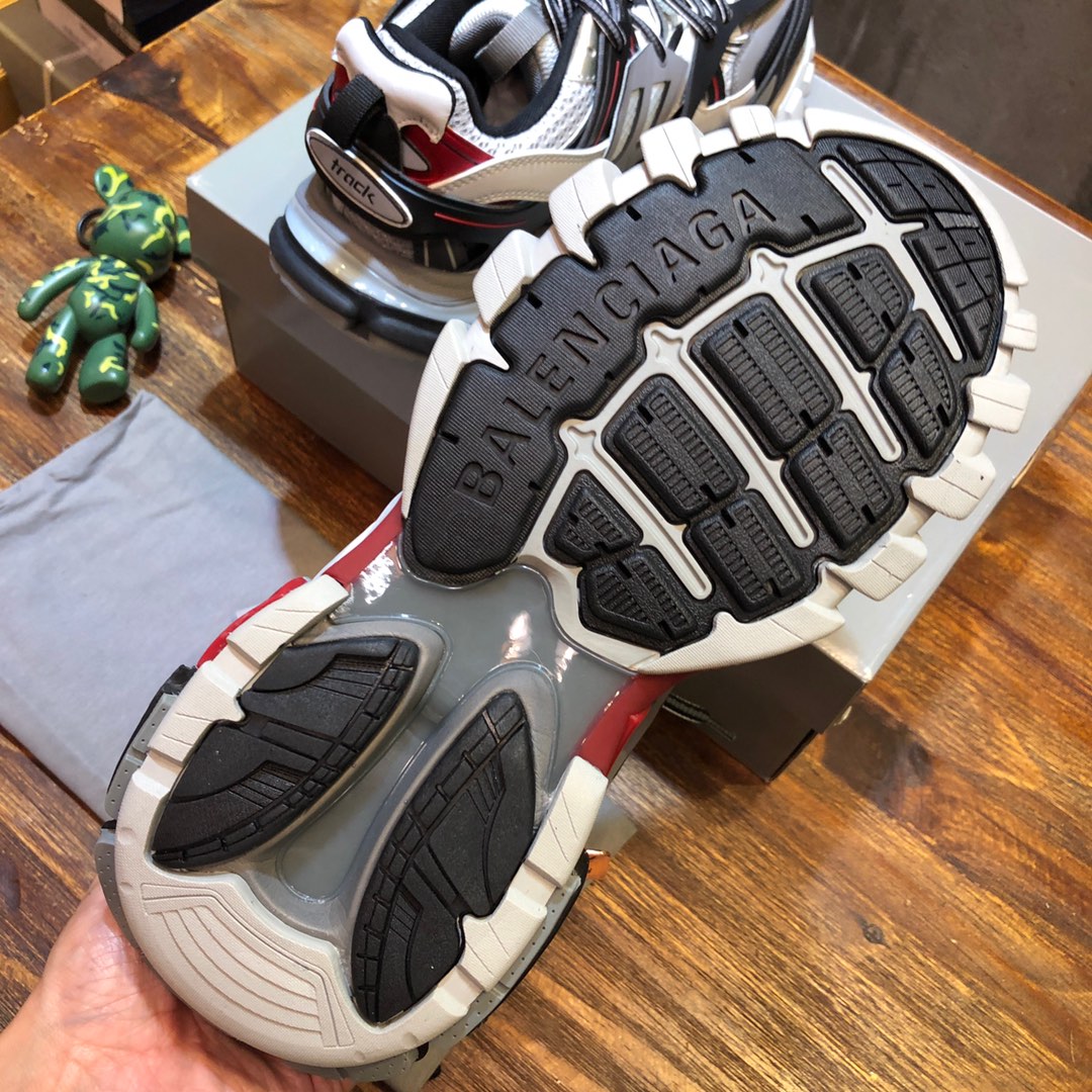 Balenciaga Triple S retro Clunky Sneakers in Black