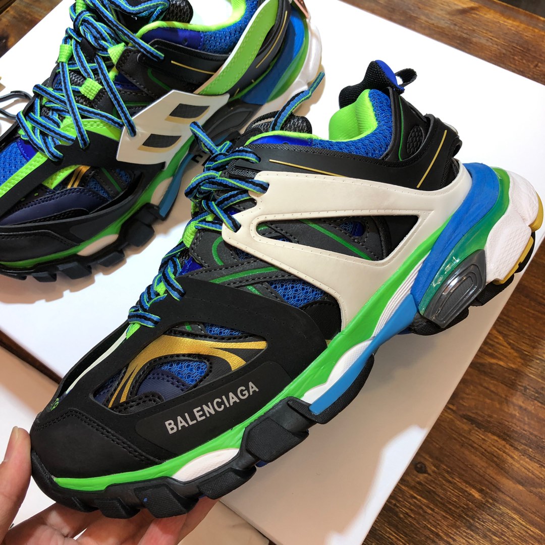 Balenciaga Triple S retro Clunky Sneakers in Black