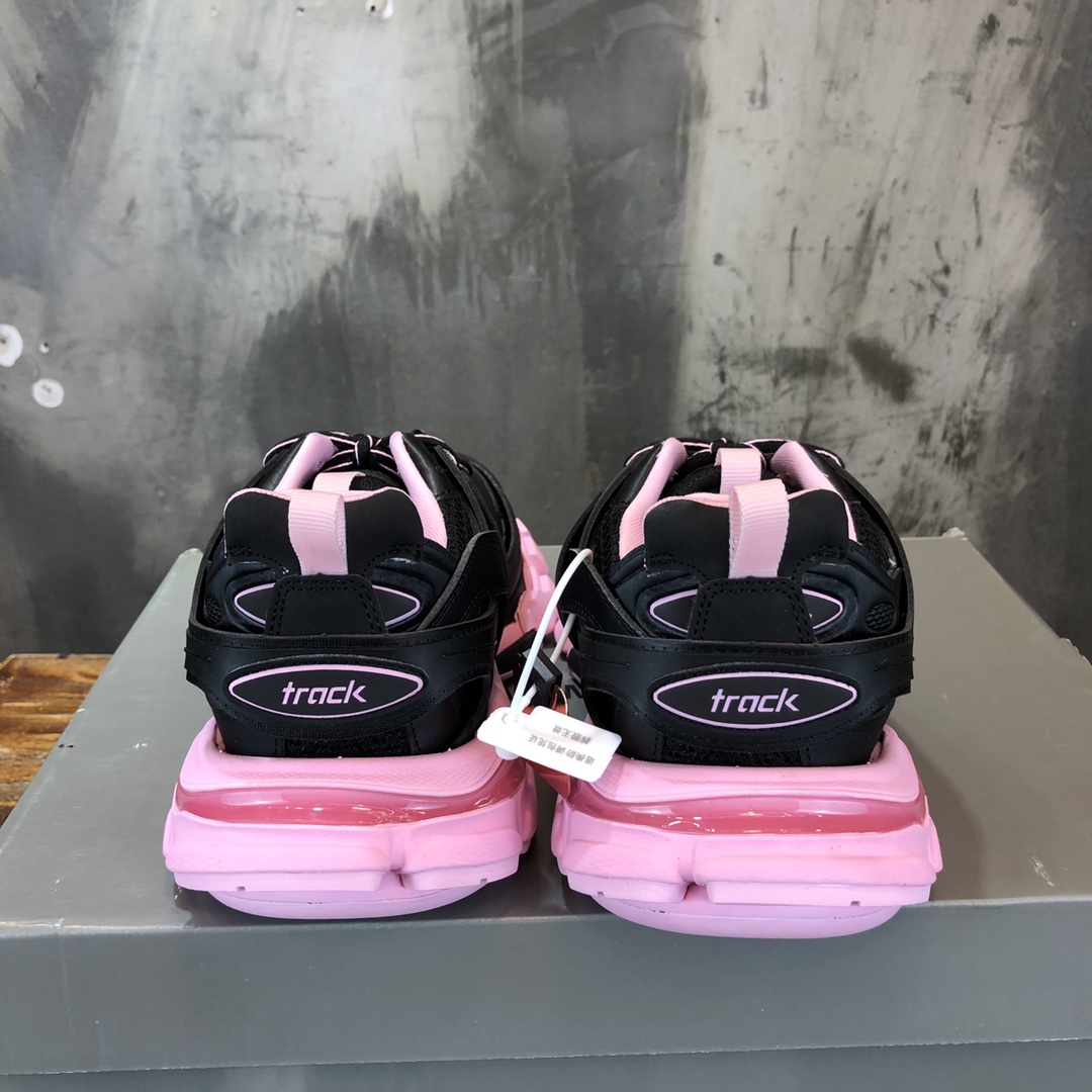 Balenciaga Triple S retro Clunky Sneakers in Black